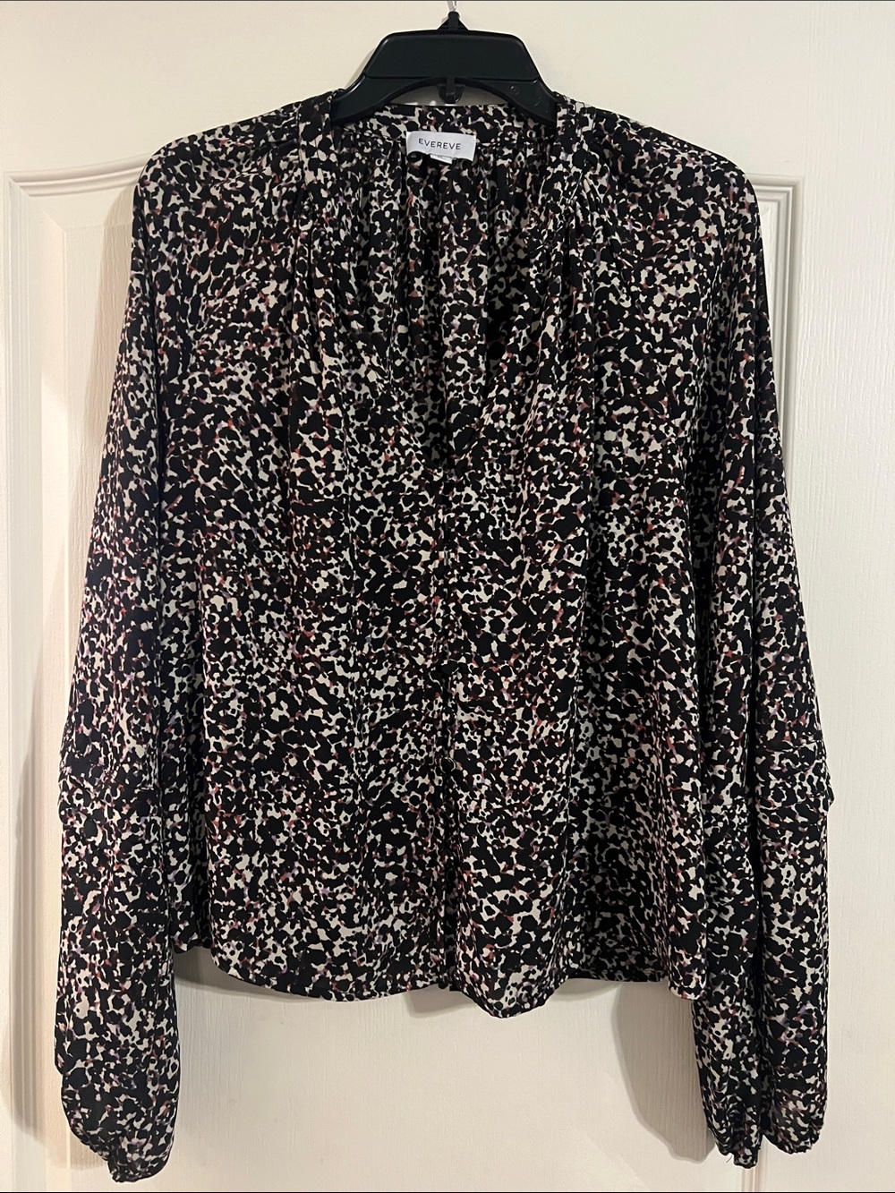 Evereve Black, Cream & Blush Printed V-Neck Blouse